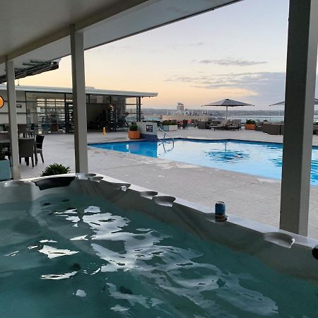 Cute Heritage Studio , Pools And Gym! オークランド エクステリア 写真
